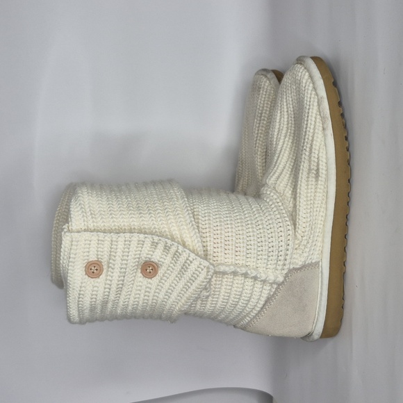 UGG Australia Classic Cardy CREAM Three Button Knit Boots Size 9 - Picture 3 of 16